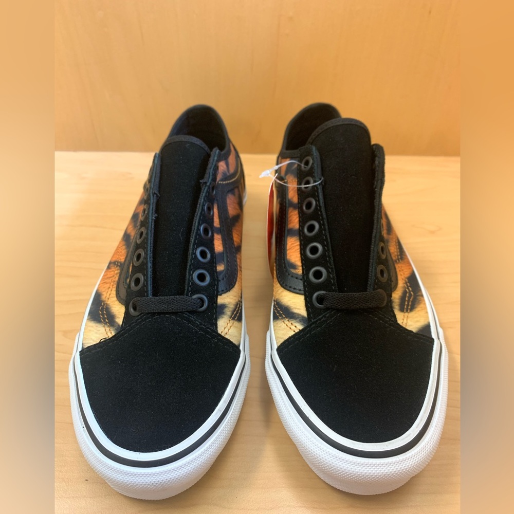 Vans - Picture 8 of 10